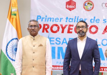 Presidente de la CNE y embajador de la INDIA presentan proyecto de gestión de riesgos con IA en INTEC