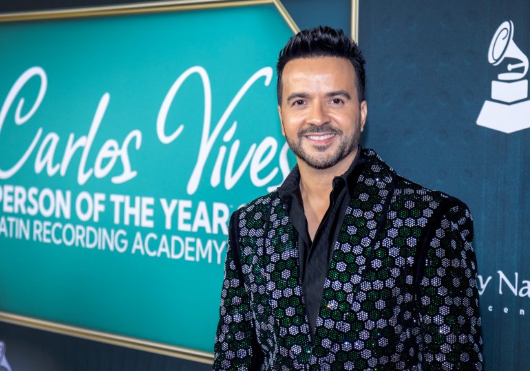 Luis Fonsi recuerda comenzó en la música sin dinero y pidiendo ayuda