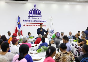 Wellington Arnaud se reúne con comunitarios de las provincias Montecristi, Azua y Ocoa