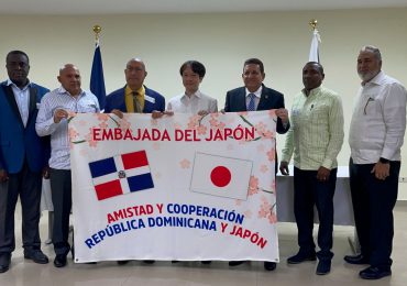 Embajada de Japón firma acuerdos de donación con el Ayuntamiento de Bonao y una escuela