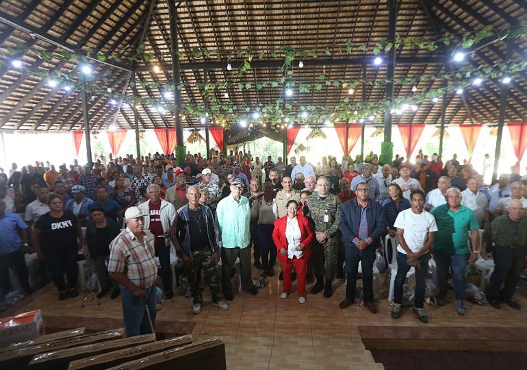 Ministerio de Defensa lleva esperanza y solidaridad a retirados en Santiago con Jornada de Acción Cívica