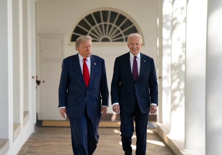 Biden y Trump contrastan visiones en mensajes por Día de Acción de Gracias