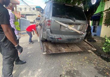 Alcaldía del Distrito Nacional retira chatarras durante operativo en Villa Juana