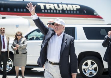 VIDEO: Trump llega a Washington D.C. para reunirse con Biden