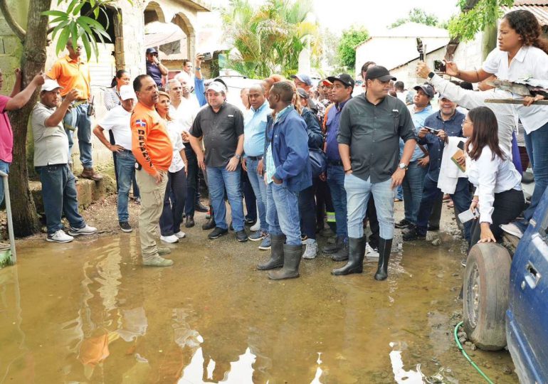 Ministro Paliza recorre zonas afectadas en Cabarete por lluvias; dispone de un gran operativo para auxiliar a la población