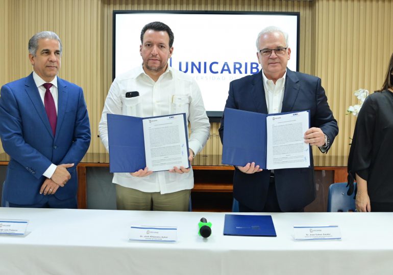 UNICARIBE y Comisión Nacional de Golf firman convenio colaboración