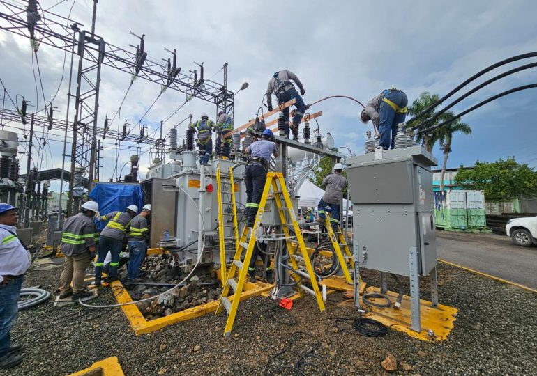 EDENORTE instala nuevo transformador en Pimentel, Duarte