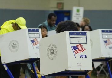 Cierran los centros de votación en primeros estados de EEUU