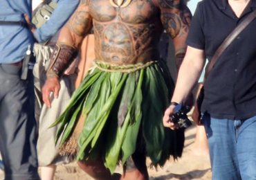 Video: Dwayne “The Rock” Johnson demuestra que es Maui en el set de acción real de “Moana” en Hawaii