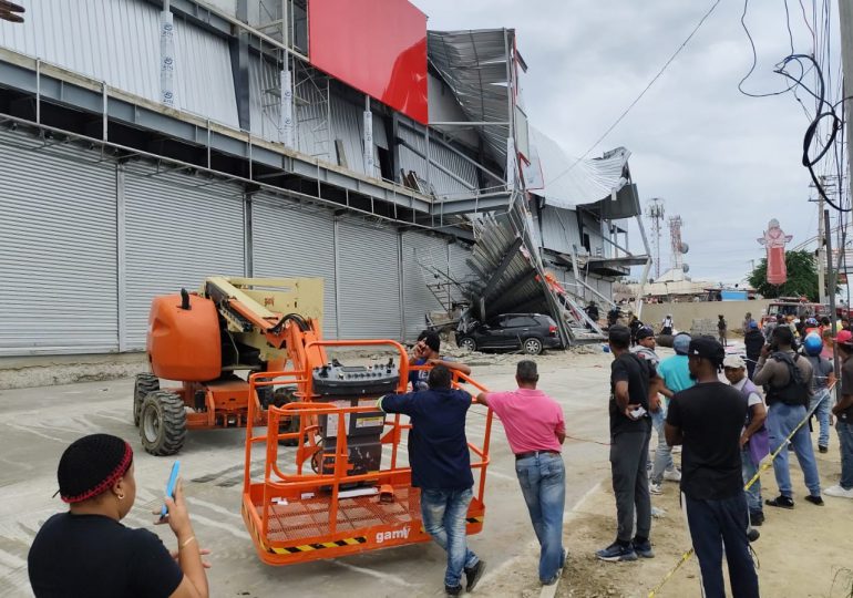 Sistema 911 coordina rescate tras derrumbe en local comercial de Santiago