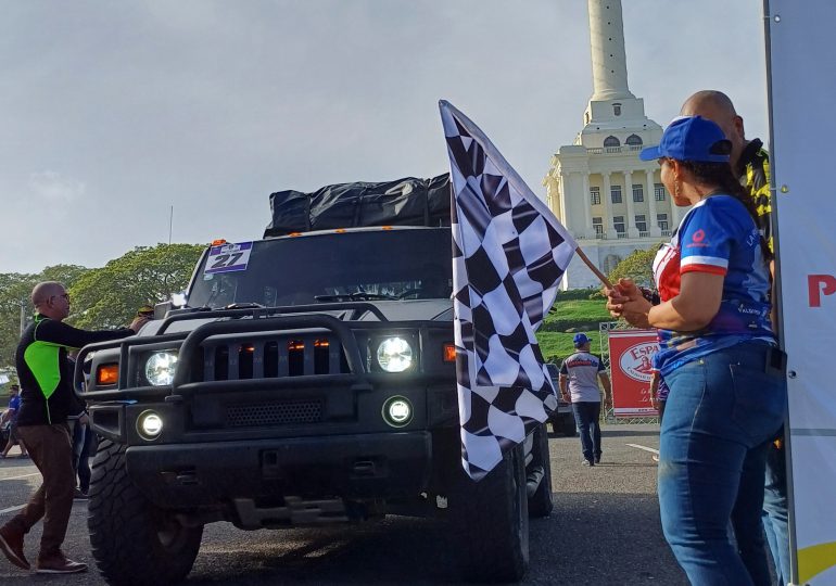 Realizan rally en honor a la mujer y la familia