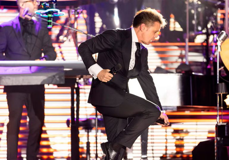 Video: Luis Miguel se molesta en pleno concierto en Toluca por problemas técnicos