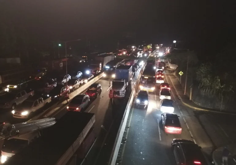 Falta de iluminación en la autopista Duarte pone en riesgo la vida de ciudadanos