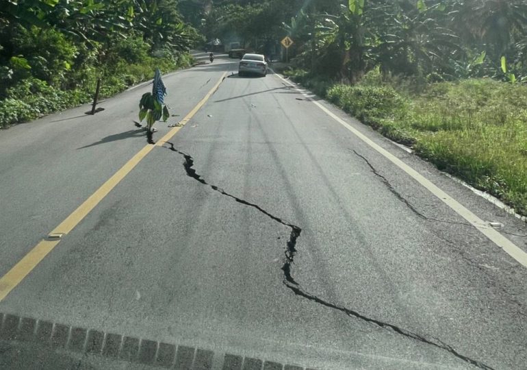 Obras Públicas evalúa grietas en la carretera Las Galeras-Samaná