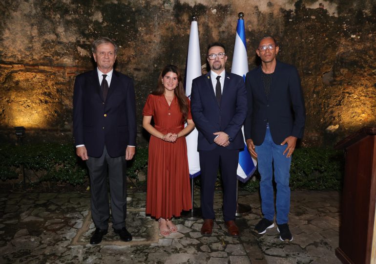 La Embajada de Israel en República Dominicana inaugura la exposición de arte Alas de Hierro