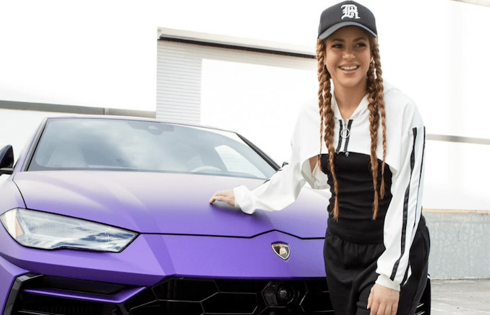 Shakira sorprende a sus fans regalando un auto como tributo a su éxito "Soltera"