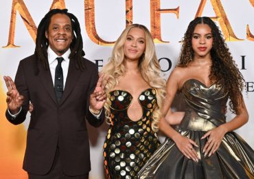 Video: Jay-Z, Beyonce y Blue Ivy deslumbran en la alfombra roja de ‘Mufasa’ en una noche familiar inolvidable