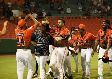 Francisco Peña conecta jonrón con bases llenas en victoria de Toros sobre Águilas