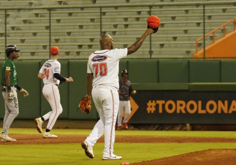 Jumbo Díaz se retira del béisbol