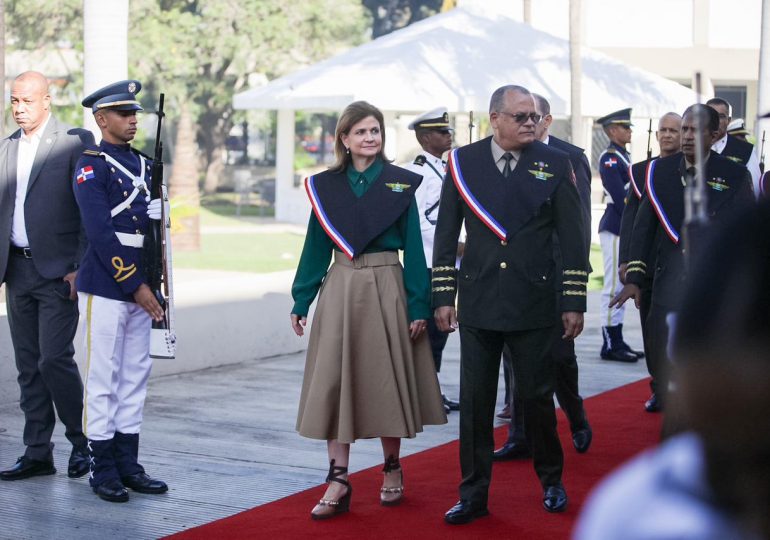 Raquel Peña encabeza graduación de 2,650 civiles y militares en la UNADE