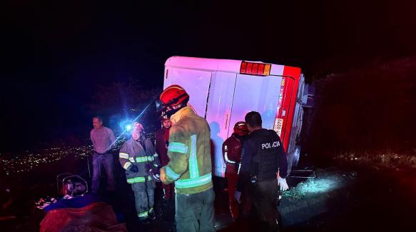 Al menos 16 muertos y ocho heridos deja accidente en carretera de Ecuador