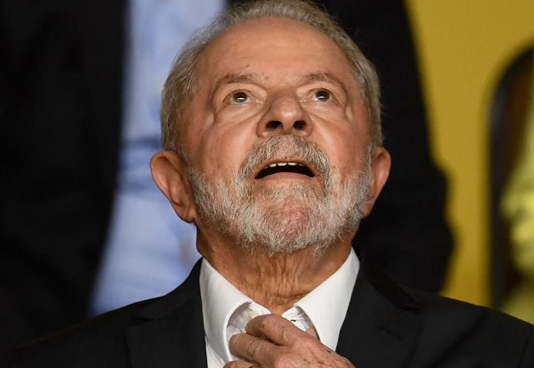 Lula fue operado de emergencia de una hemorragia cerebral