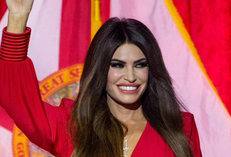 Trump elige a Kimberly Guilfoyle, prometida de su hijo mayor, como embajadora en Grecia