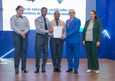 INFOTEP e IPES entregan certificados a 97 policías en diferentes formativas