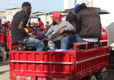 Denuncian que haitianos vienen desde su país a buscar pasajeros a Dajabón; amenazan con tomar medidas