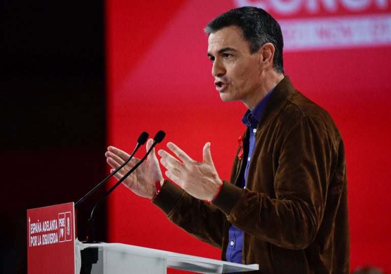 Pedro Sánchez, reelegido como líder socialista en España en medio de escándalos