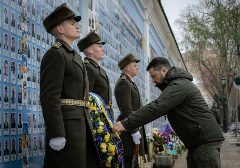 Zelenski: 43,000 soldados ucranianos han muerto en la guerra y 370,000 fueron heridos