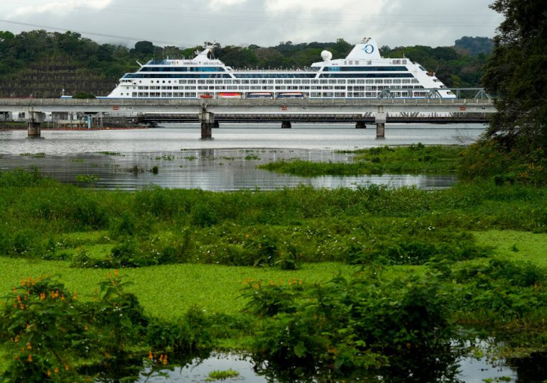 El canal de Panamá festeja 25 aniversario en manos panameñas con homenaje a Carter