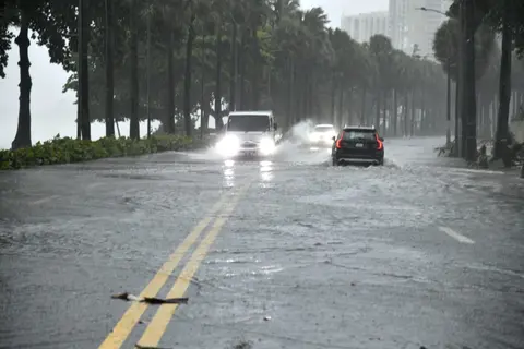 Más de 11,300 personas desplazadas y 2,260 viviendas afectadas por fuertes lluvias en Puerto Plata