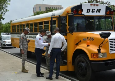 Migración investigará denuncia sobre uso indebido de autobús y advierte no permitirá excesos en personal de la institución