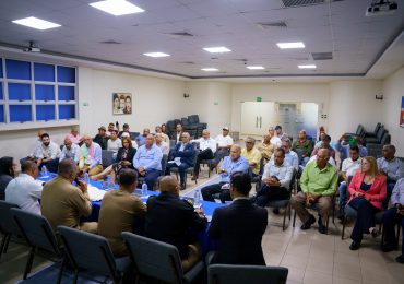 DGM se reúne con líderes de los sectores construcción y agrícola