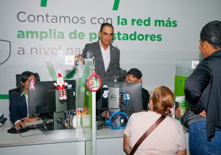 Santiago Hazim invita a titulares a garantizar la cobertura de salud de dependientes que alcanzan la mayoría de edad