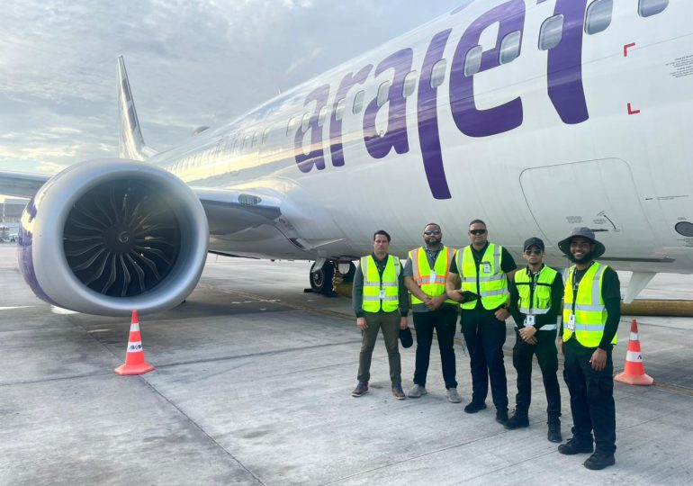 Boeing y Arajet entrenan personal técnico dominicano