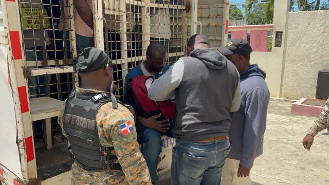 Video: Detienen a dominicano en San Juan de la Maguana por tráfico de indocumentados