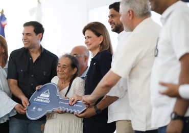 Damnificados del huracán George reciben un techo digno; Raquel Peña entrega 50 viviendas tras 26 años de perder sus hogares