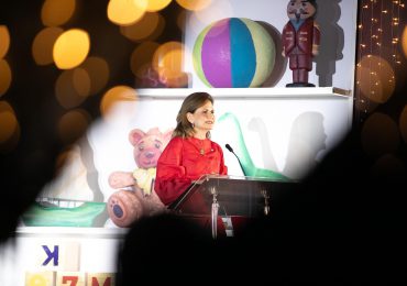 Raquel Peña ilumina el Cibao con el encendido de Villa Navidad en Santiago