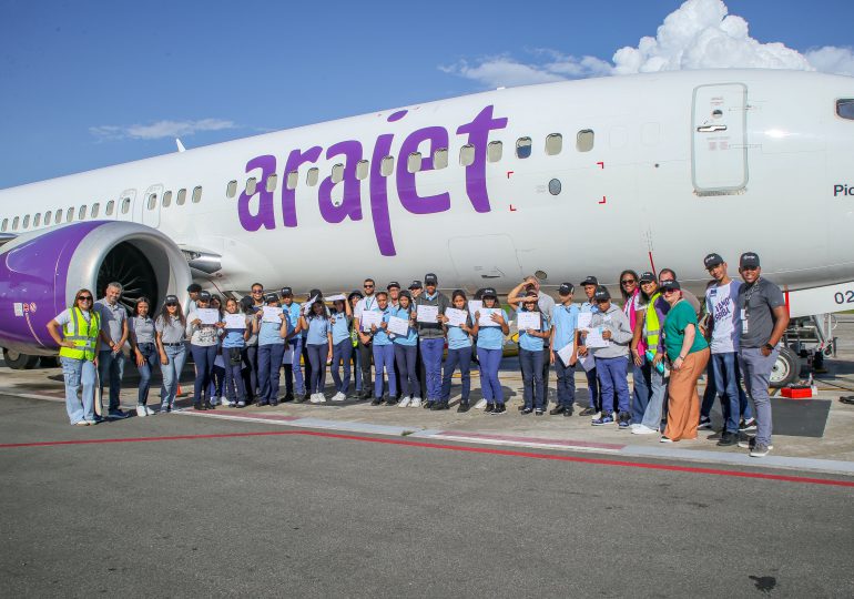 Arajet celebra dos años de su programa de responsabilidad social “Piloto por un día”