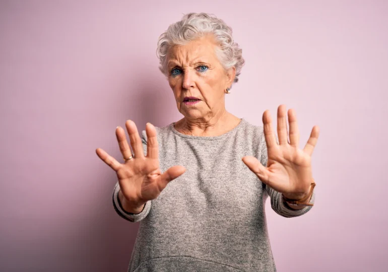 Abuelita aturdida de IA contra estafadores telefónicos