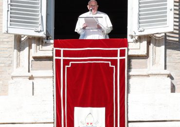 El papa: ¡Basta de colonizar a los pueblos con las armas!