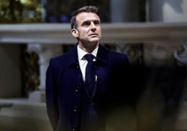 Macron tacha llamados a que renuncie como "política ficción"