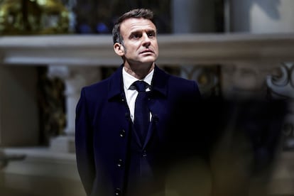 Macron tacha llamados a que renuncie como "política ficción"