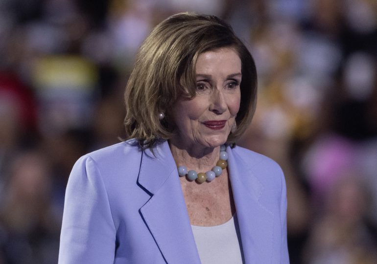 Nancy Pelosi, hospitalizada en Luxemburgo tras fracturarse la cadera en una caída