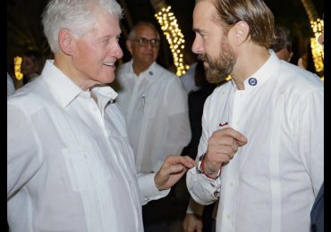 Carlos de la Mota comparte encuentro con Bill Clinton