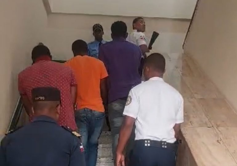 Tres meses de prisión preventiva para haitianos que atacaron a agentes de Migración