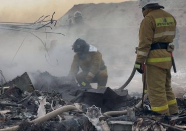 Ascienden a 32 los supervivientes en el accidente aéreo en Kazajistán