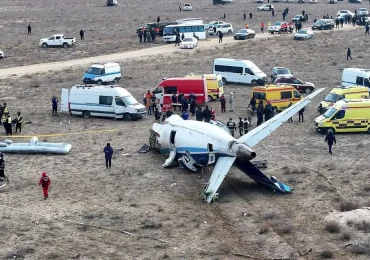 Avión derribado en Kazajistán fue alcanzado por misil tierra-aire ruso, según reportes